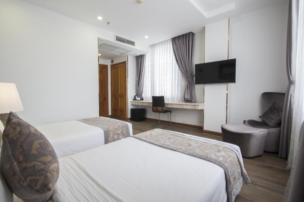 Acnos Grand Hotel