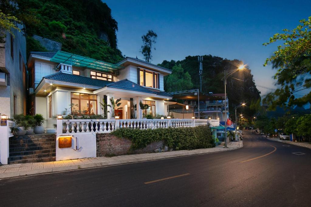 Maison Cat Ba Bay View Villa