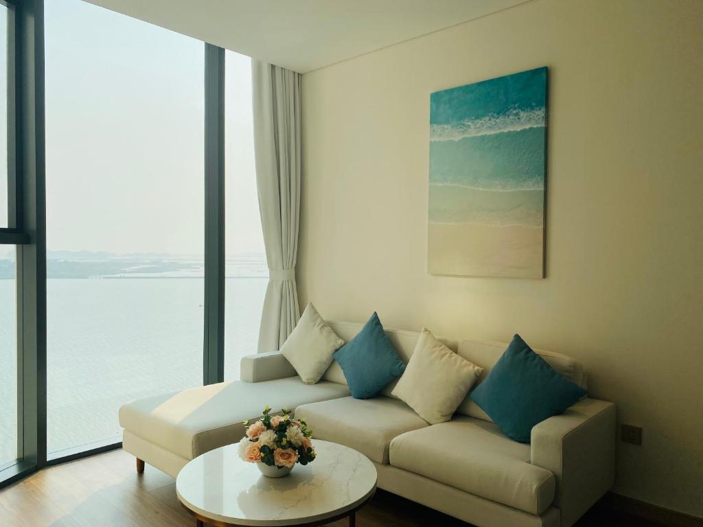 Bayside Bliss Apartment By A La Carte Ha Long Ocean View