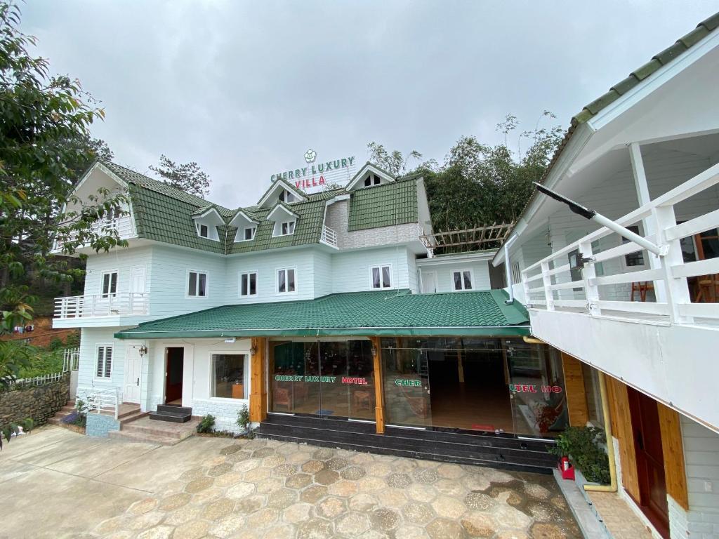 Cherry Luxury Hotel