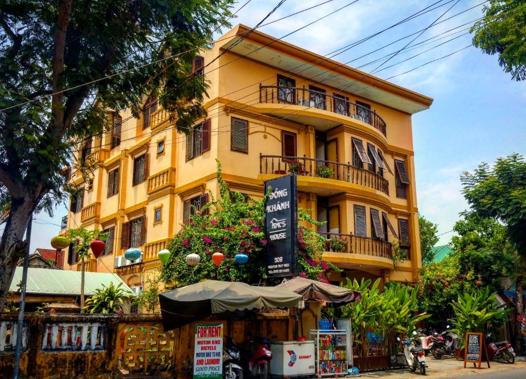 DK's Backpacker Hotel