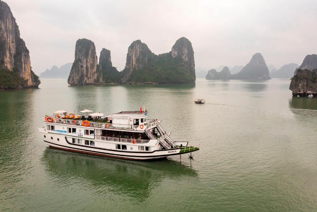Ha Long Fantasea Legend Cruise