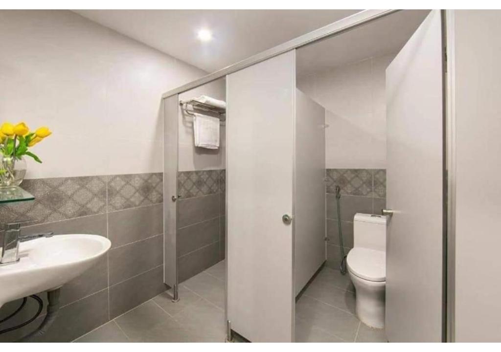 Hanoi Eastern Gate Hostel & Spa