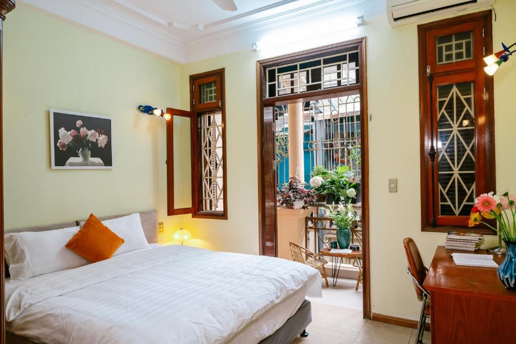 Hola House Hanoi