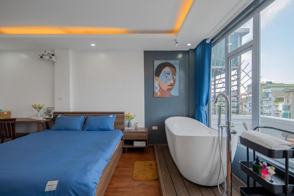 Holly's Elegance Retreat with bathtub in Old Quarter