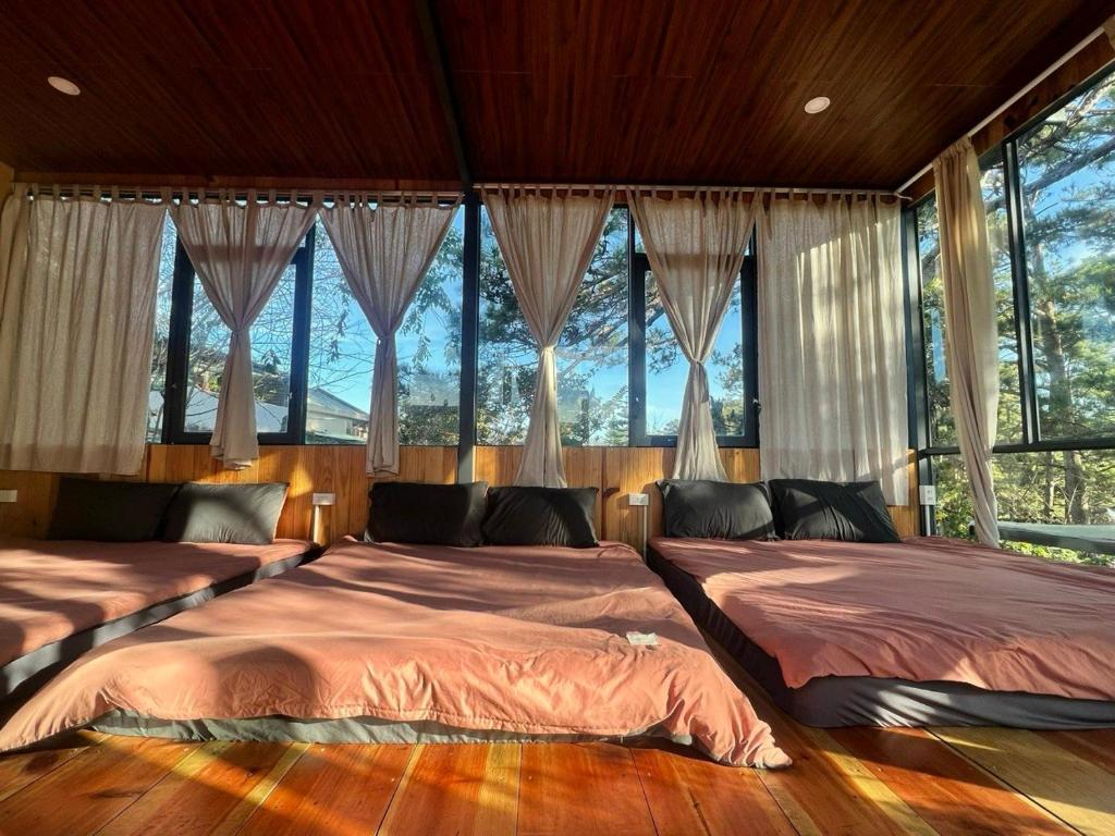 Homestay Nhà Bên Đồi