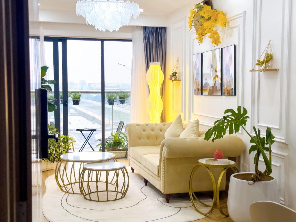 Hue Charm Apartment with Pool and Gym