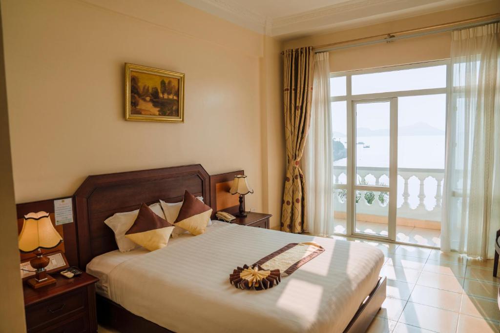 Hung Long Harbour Hotel
