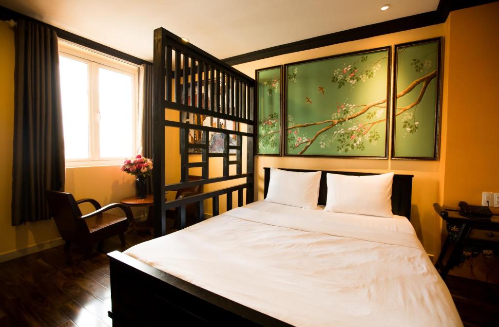 Ipeace Hotel - Bùi Viện Walking Street