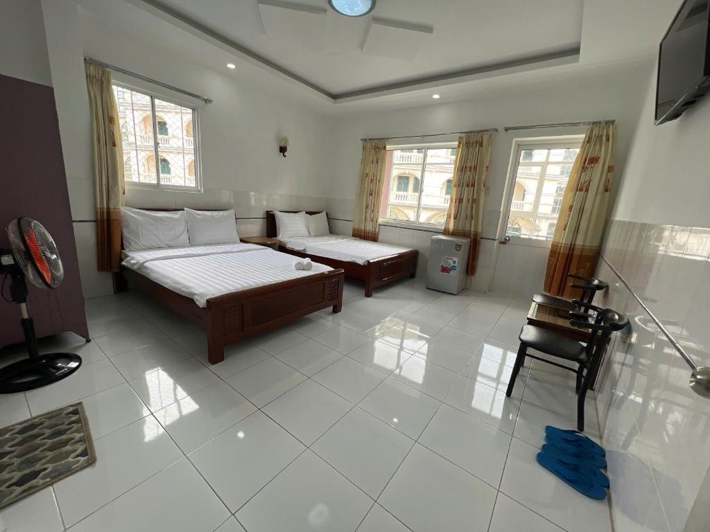 Khách Sạn Hoàng Hậu