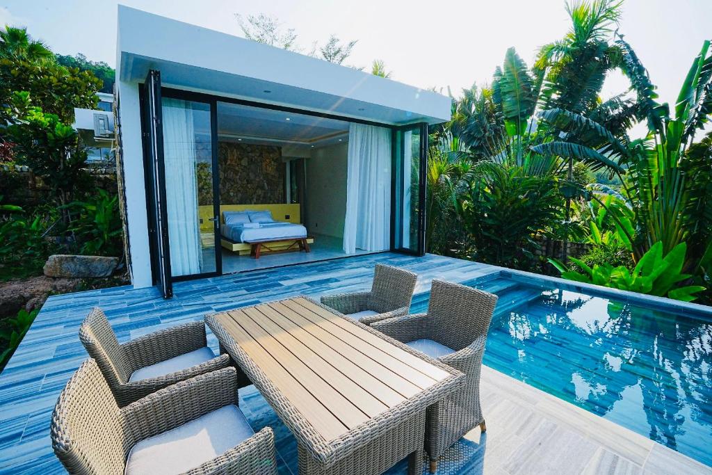 Kiwuki Beachfront Villa