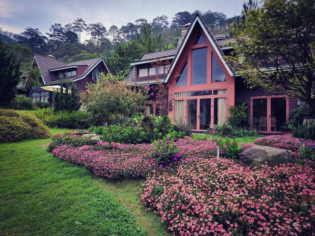 Lat Valley Retreat Village
