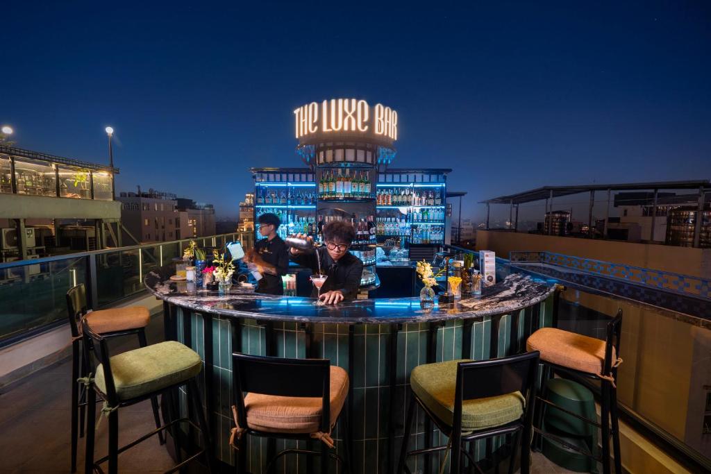 Le Premier Hotel & Rooftop Bar