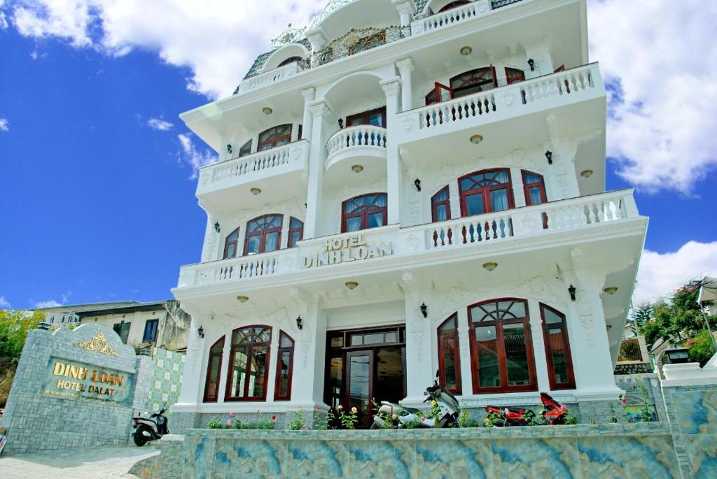 Capital O 1198 Dinh Loan Hotel