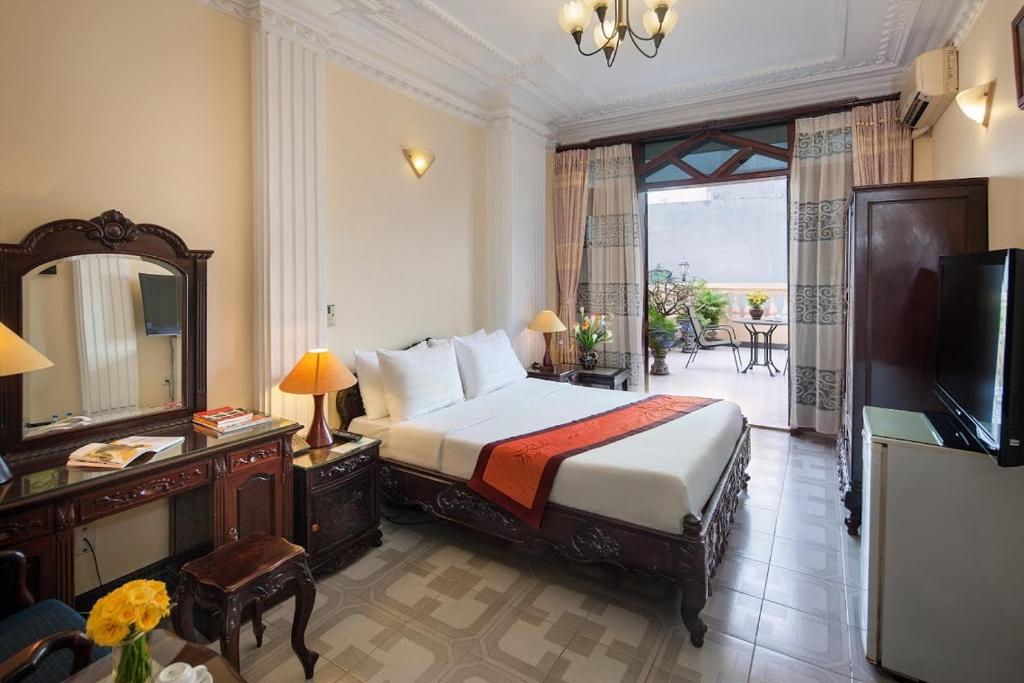Lucky Central Hotel & Travel