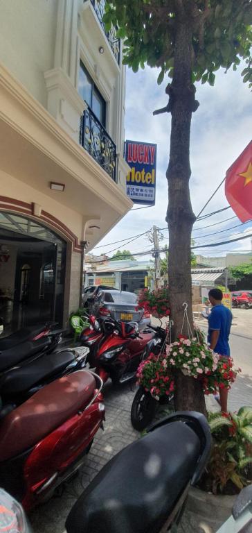 LUCKY HOTEL