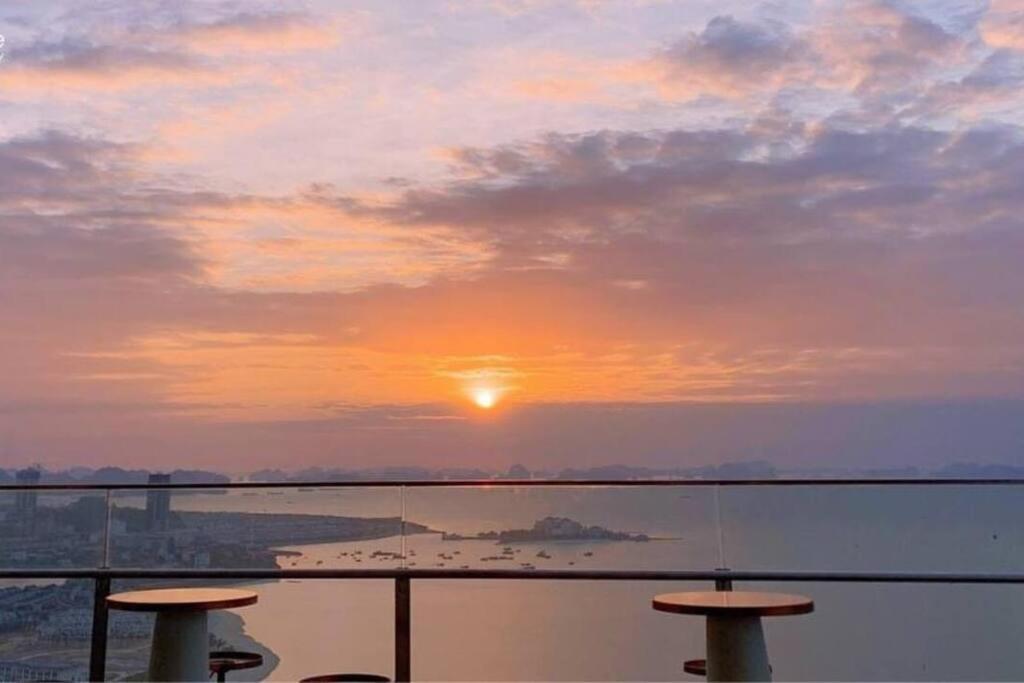 Luxury sea view apartment in 5* A la carte Halong