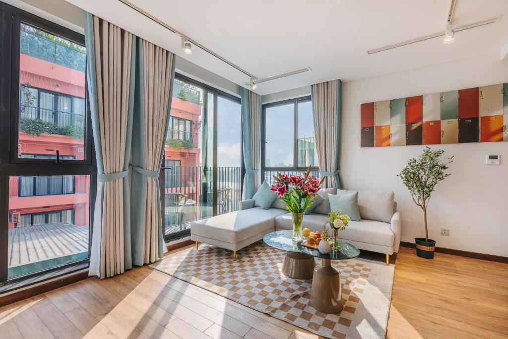 Margaery Boutique Apartment & Skyon9 Rooftop Bar