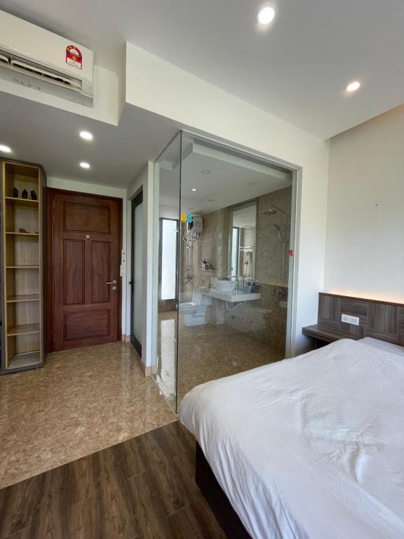 Moon House Da Nang