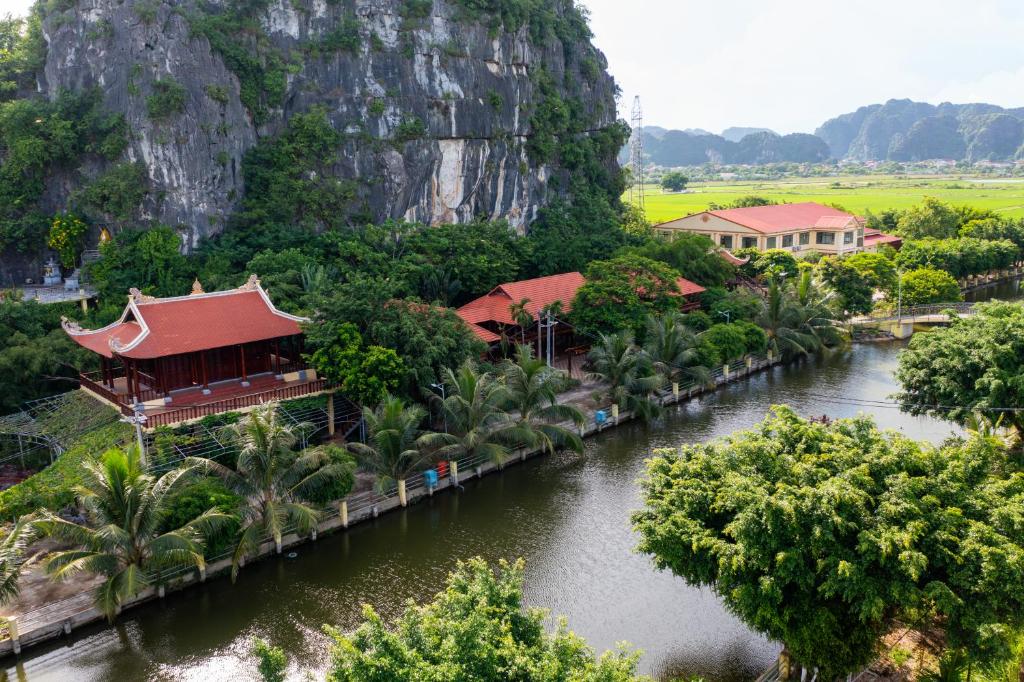 Núi Vàng Tràng An Hotel