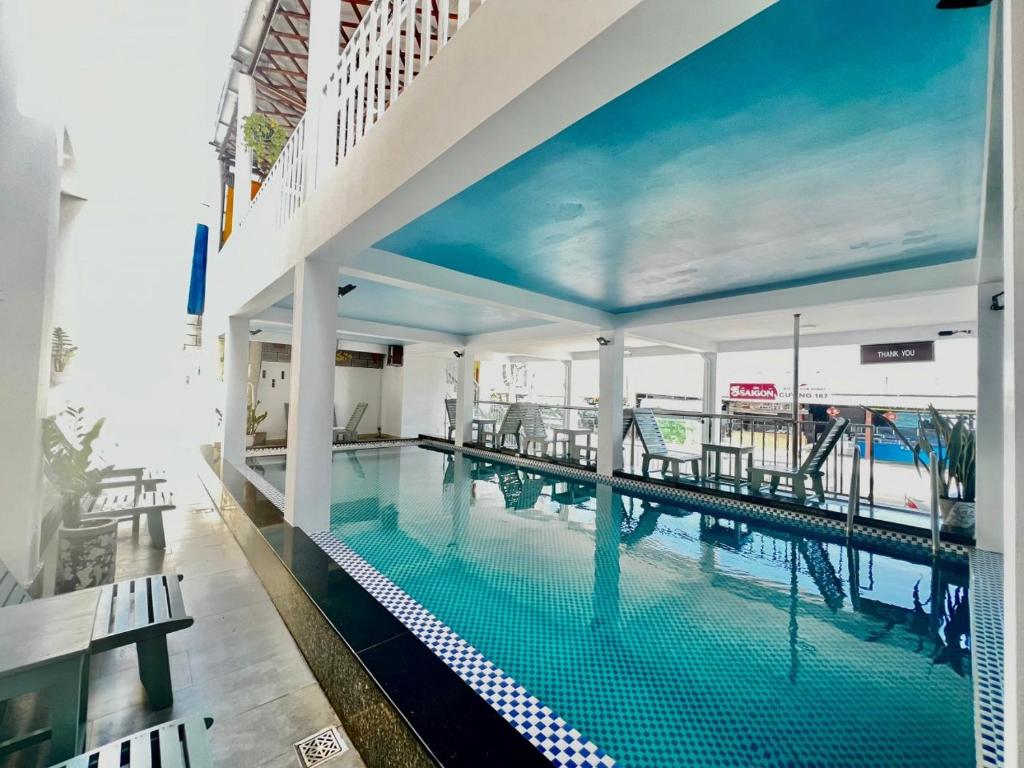 Ocean Valley Hotel