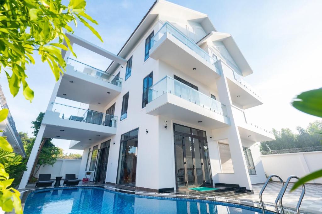 Palm Villa 29 - Villa Luxury 8Bedroom & Pool near the sea