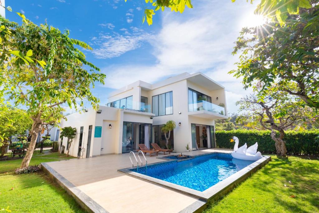 Palm Villa 36 (Luxury Villa inside Resort near The Sea)