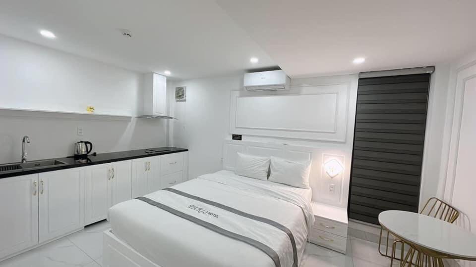 PARIS HOTEL