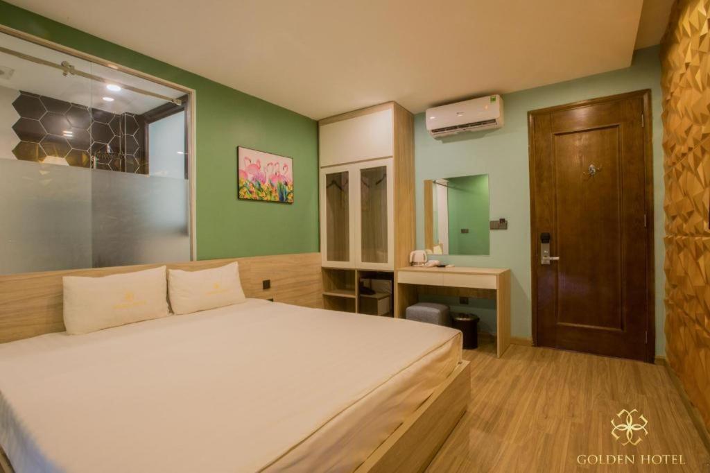Golden Hotel 2