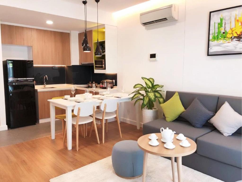One Bedroom Suite at Republic Plaza - Pool & City View