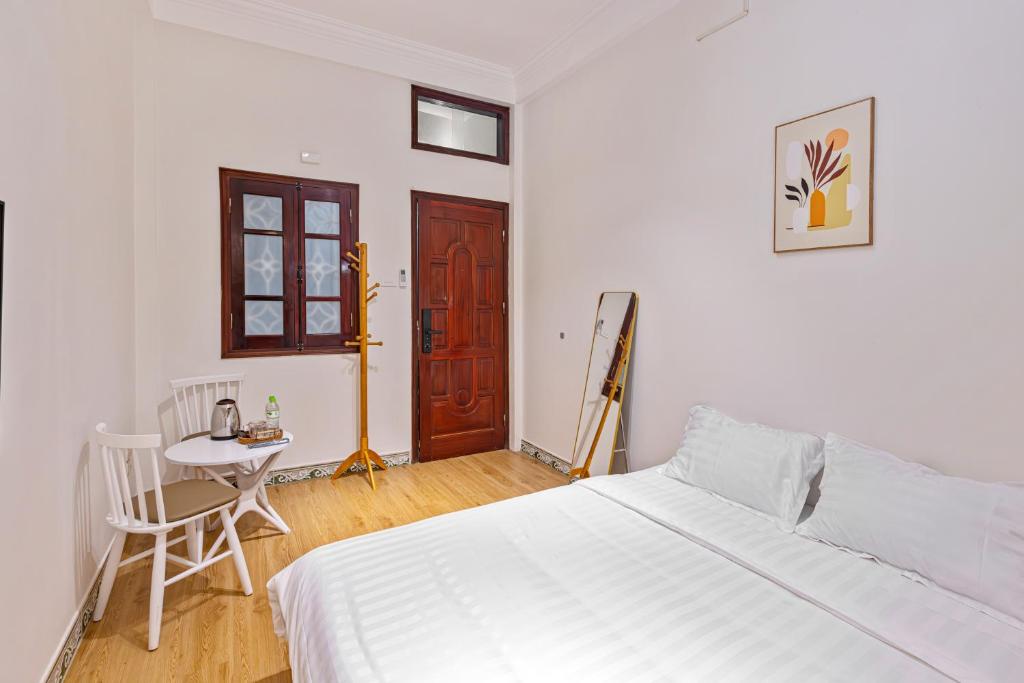 Quite Room In Old Quarter with Netflix and Free Washer - Dryer 401