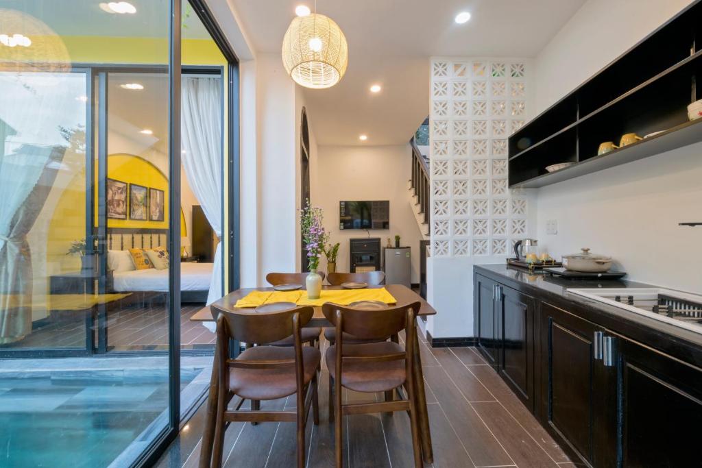 Hoi An Rosie Villa - 2 Bedrooms with Private Pool and Local Hoi An Decor