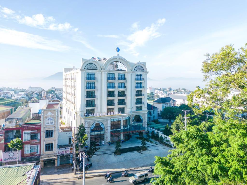 SANDALS AQUILA HOTEL