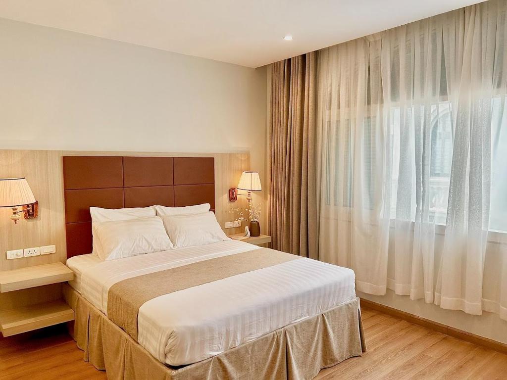 Sir Albert Beach Hotel