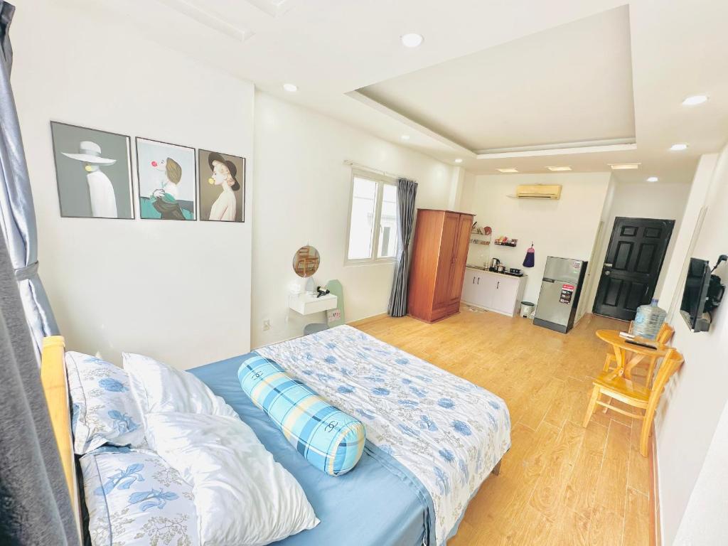 Spacious, private room in District 1