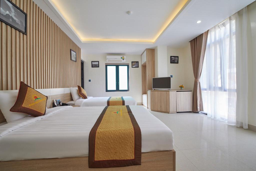 SUNFLOWER HOTEL by SECRET GARDEN CAT BA