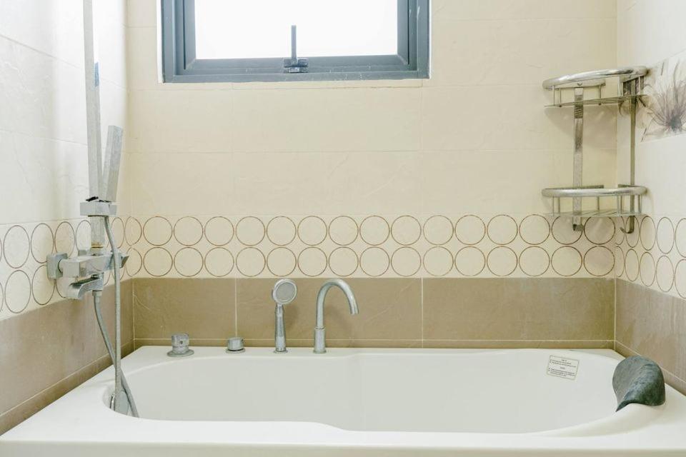 The Red Tile Wall House