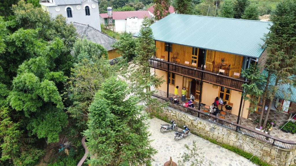 THEN'S HOUSE Y TÝ
