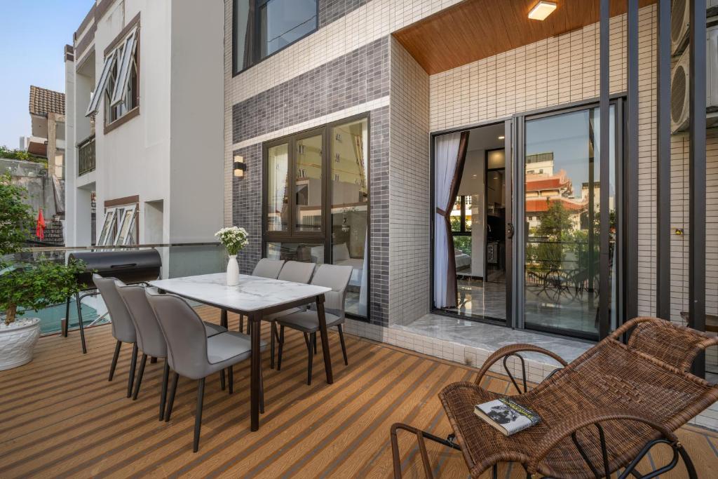 T P Residence - Sauna, Jacuzzi Bathtub- Full AC