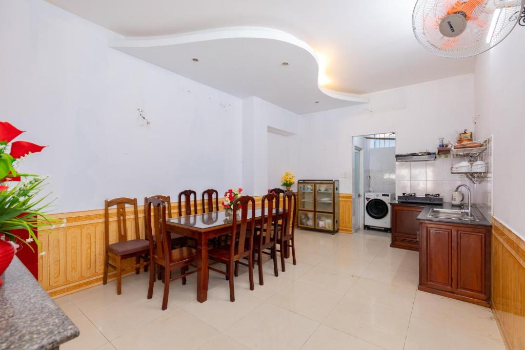 Nhà nghỉ Trường Phát - Bãi sau cách biển 300m