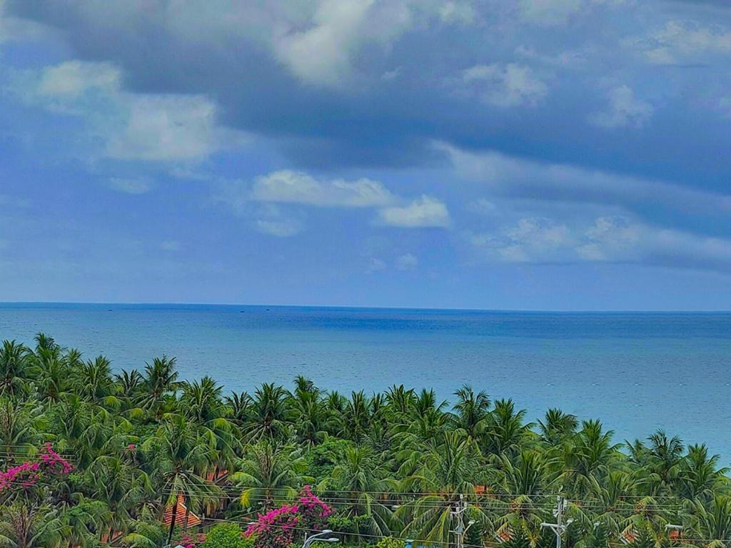 Victoria Phu Quoc hotel Beachfront Night market
