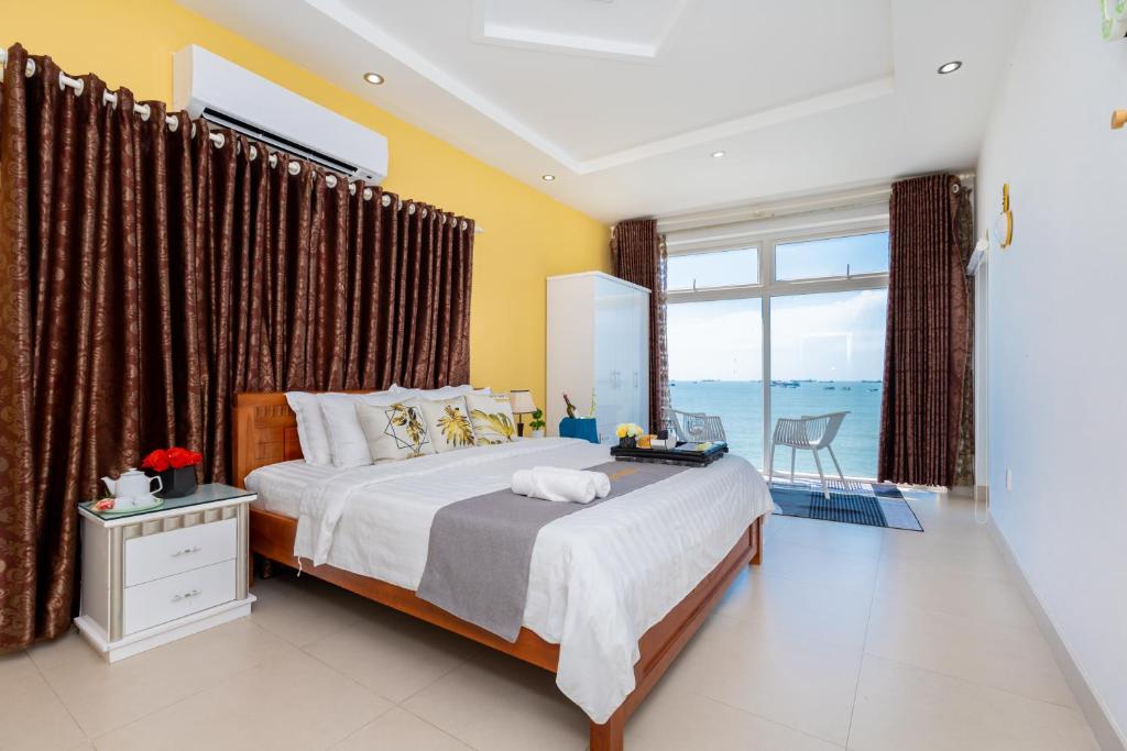 Villa Giáp biển 69 Trần Phú, Bãi trước
