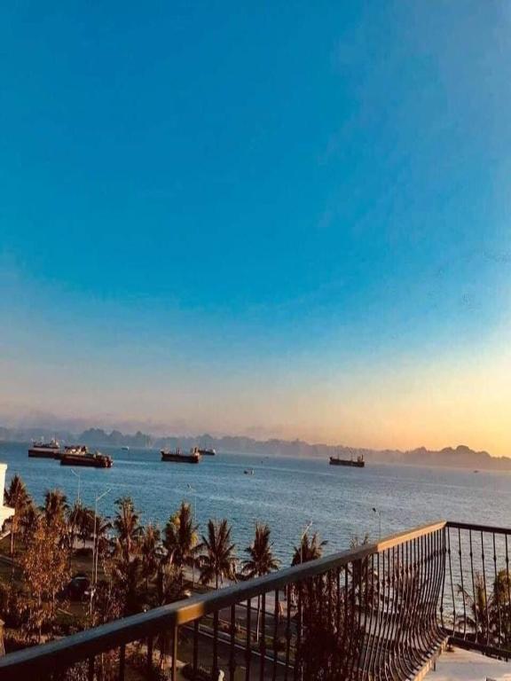 Vinhome 5 phòng ngủ - đầy đủ tiện ích - trung tâm thương mại - view biển- Hạ Long