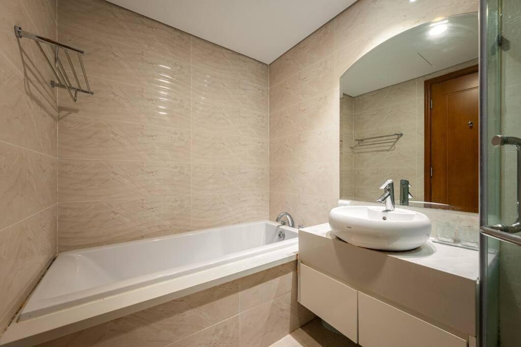 Căn hộ dịch vụ Vinhomes - đầy đủ tiện nghi - tầm nhìn ra thành phố - Landmark plus